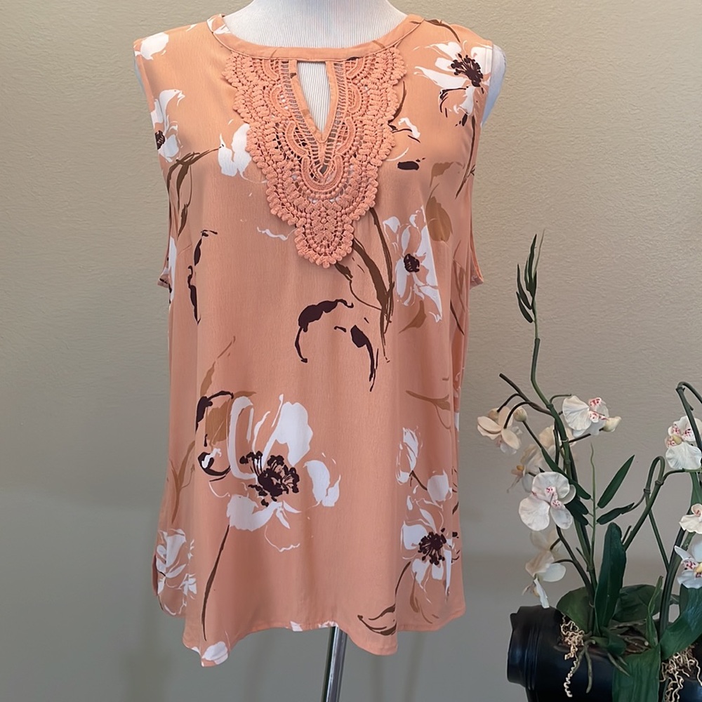 NWT Daniel Rainn Quin Keyhole Crochet Top - Picture 5 of 8